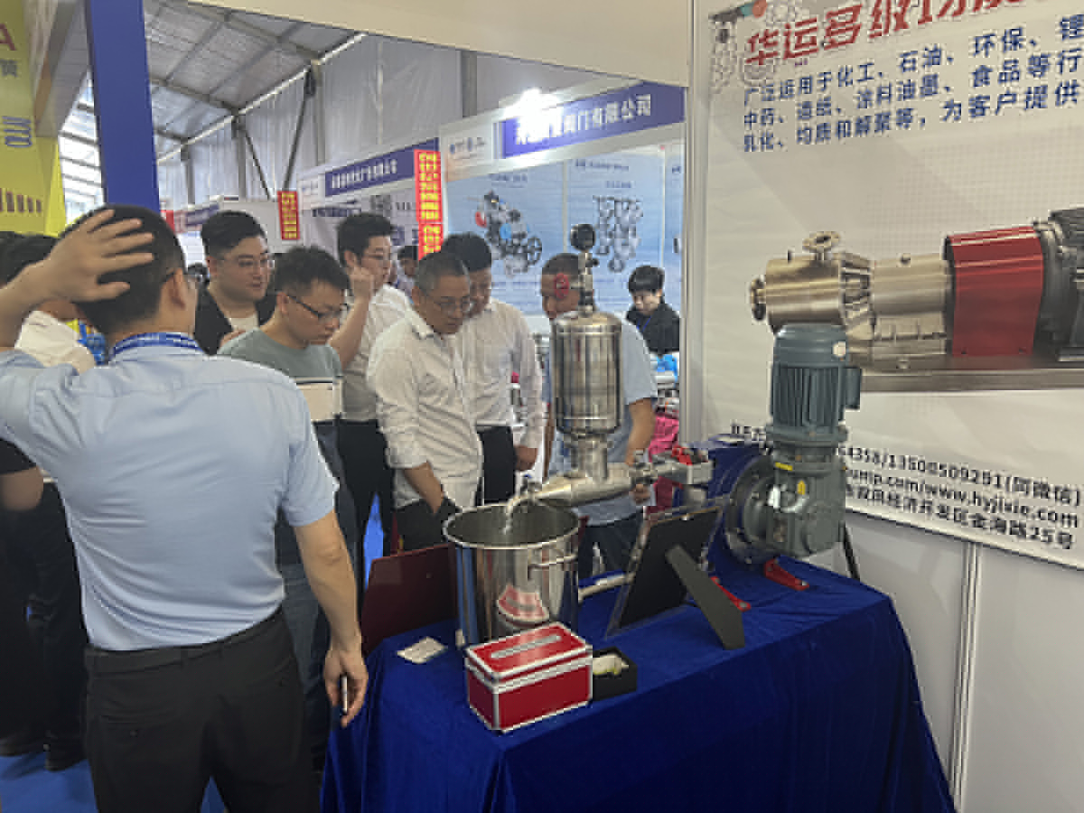 合肥華運(yùn)機(jī)械出席淄博化工技術(shù)裝備展覽會(huì)現(xiàn)場(chǎng)