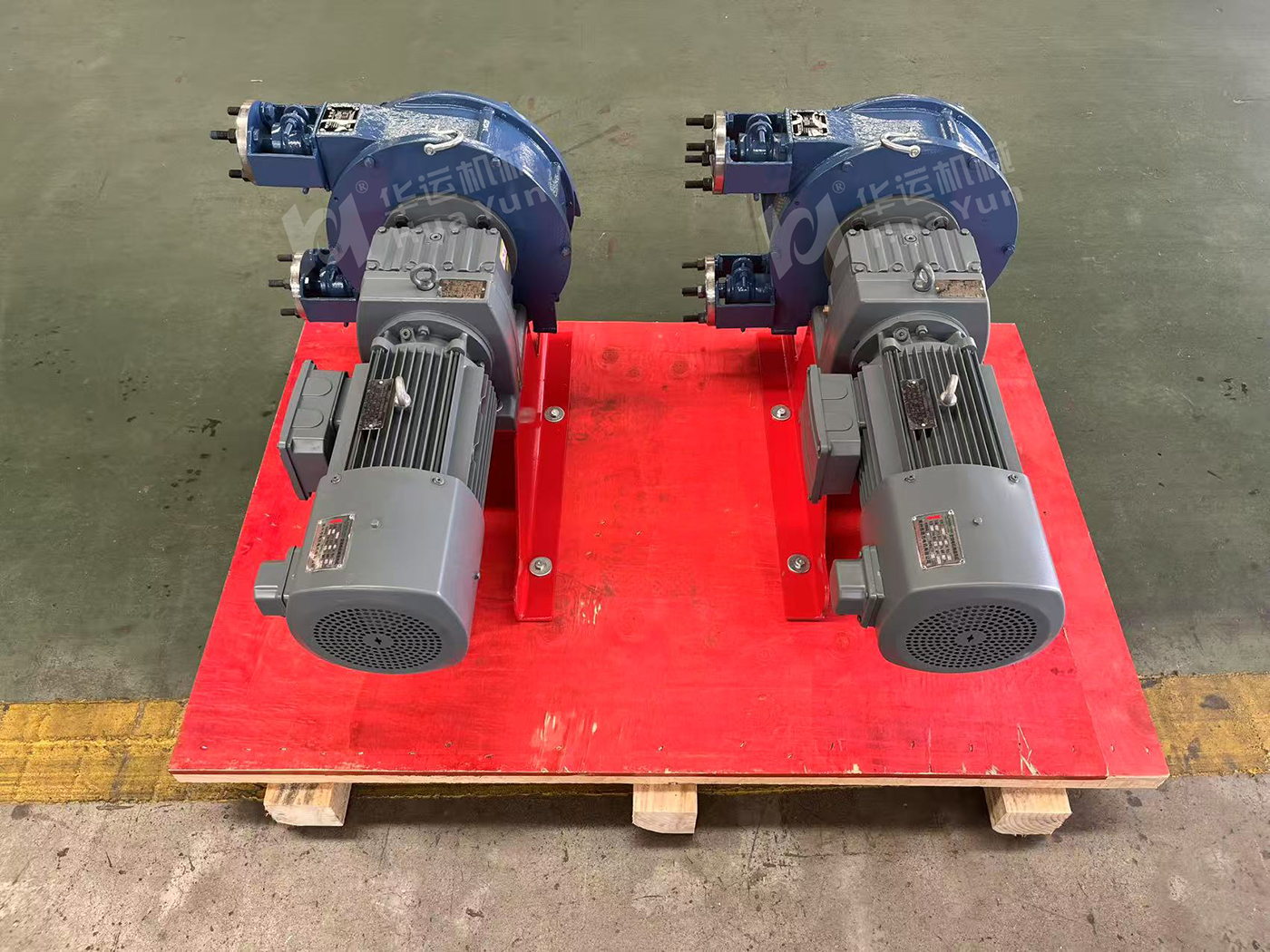 華運(yùn)機(jī)械一批定制軟管泵出貨