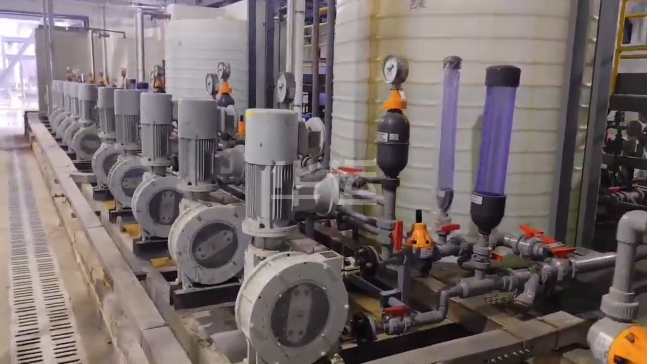 華運(yùn)機(jī)械軟管泵助力國內(nèi)石油公司油氣田凈化工程，賦能深度處理加藥環(huán)節(jié)